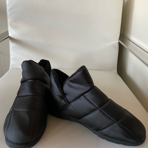 Women’s 8 - Avalanche comfortable Slip-Ons - Picture 3 of 6